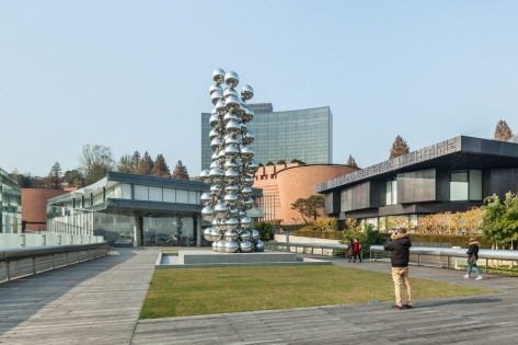 Leeum Museum of Art’s outdoor sculptures,