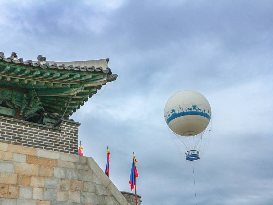 乘热气球从空中游览水原华城