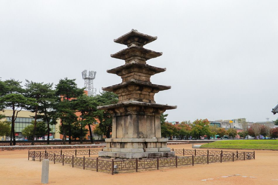 定林寺址五層石塔
