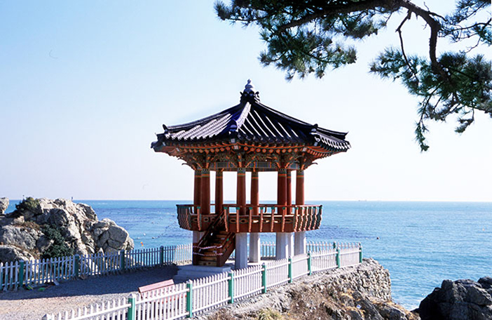 Photo: Haewoljeong Pavilion overlooking Songjeong Beach (Credit: Haeundae-gu Office)