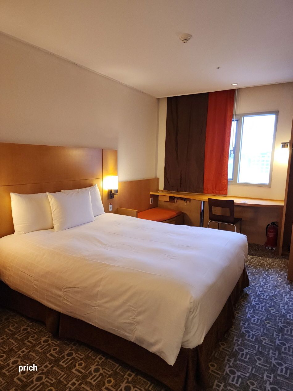 Standard Double Room at ibis Ambassador Seoul Insadong 