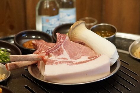 960-Hour Aged Bone-in Black Pork Sirloin (Credit: Catchtable Global Sukseongdo Jeju Main Branch)