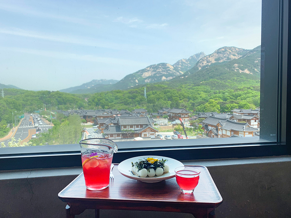 Hanok cafés and restaurants with a view