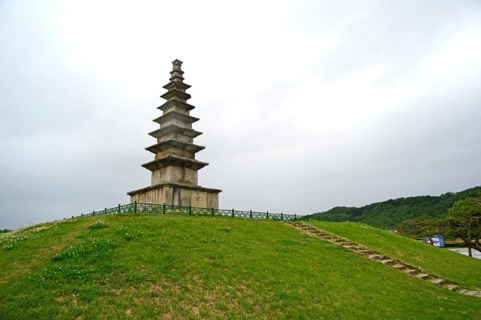 Day and night at Jungangtap Historic Park