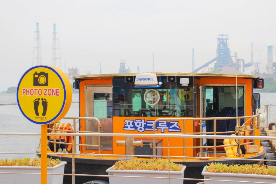浦項運河を巡る浦項クルーズ（写真： 韓国観光公社旅行トラベルリーダー12期チェ・ユリ氏）