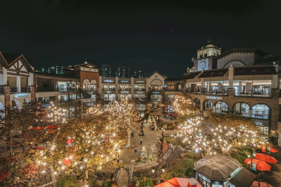 Christmas décor Siheung Premium Outlets (Credit: Shinsegae Simon)