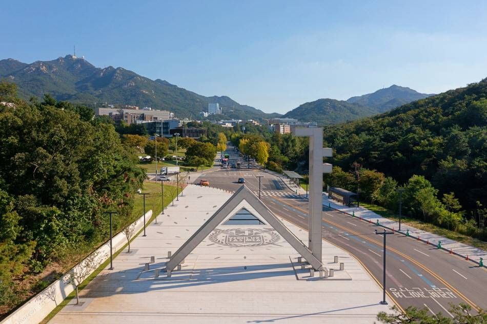 首尔大学正门 