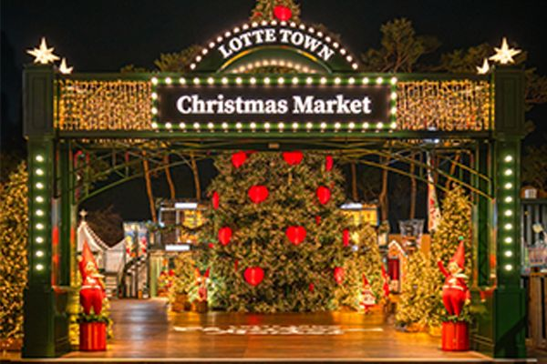 Step into a Winter Wonderland at Lotte Town Christmas Market in Seoul!