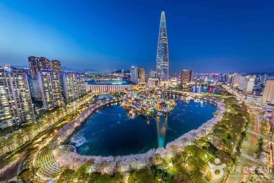 Seokchon Lake