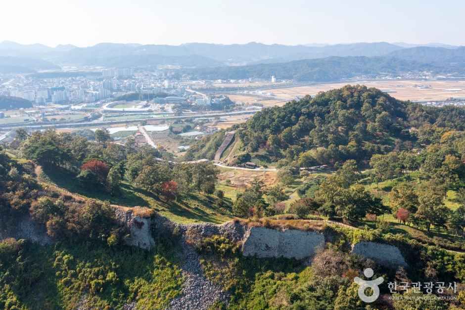 보은 삼년산성 관광사진