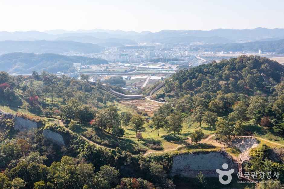 보은 삼년산성 관광사진