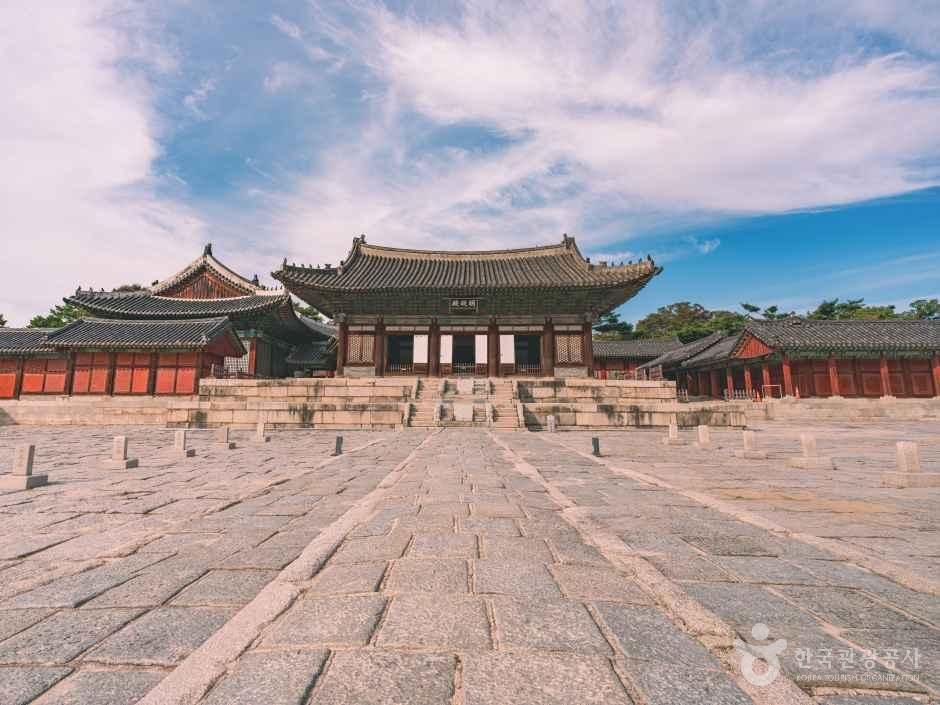 Changgyeonggung Palace Myeongjeongjeon Hall