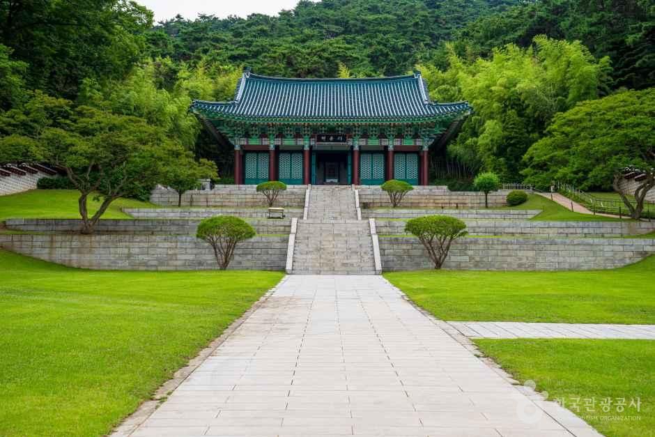 현충사 관광사진