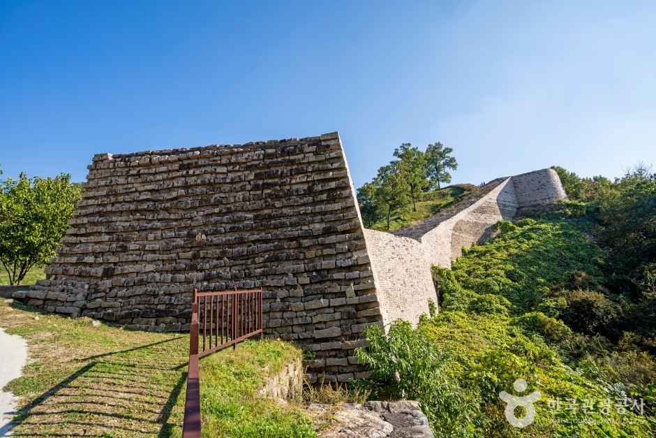 보은 삼년산성 관광사진