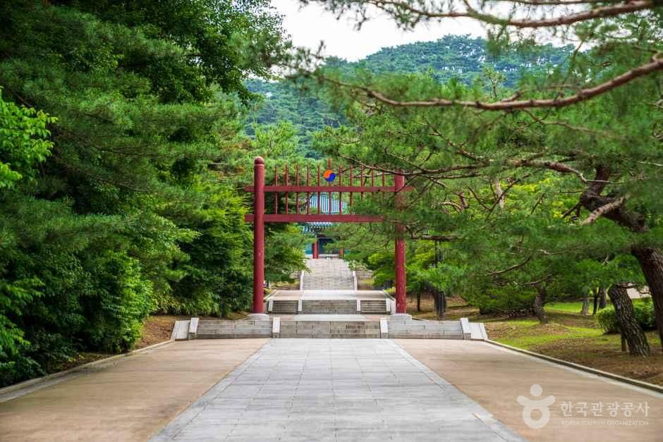 현충사 관광사진