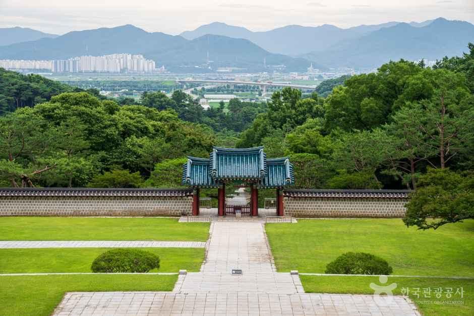 현충사 관광사진