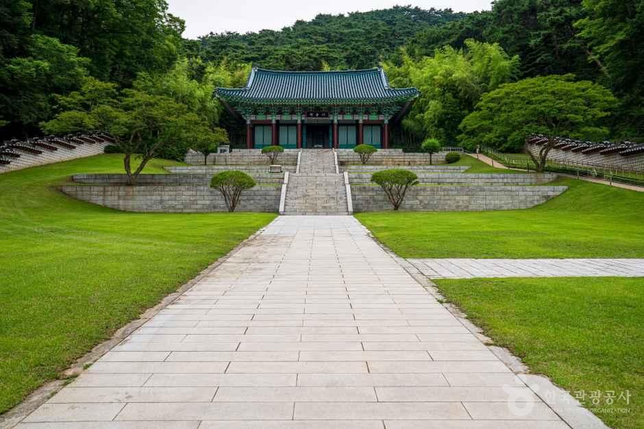 현충사 관광사진
