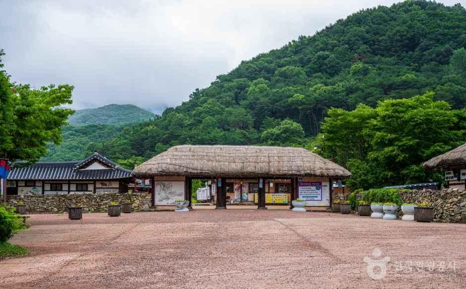 외암민속마을 - 충청남도 아산시 송악면 외암민속길9번길 13-2 관광 명소