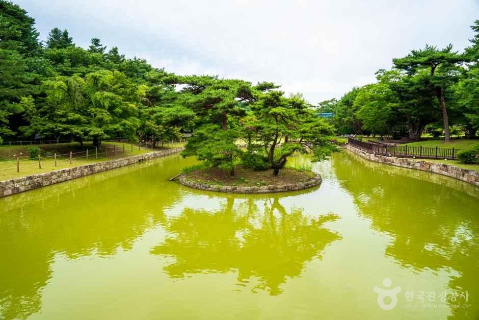 현충사 관광사진