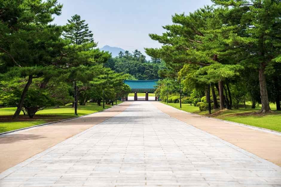 현충사 관광사진