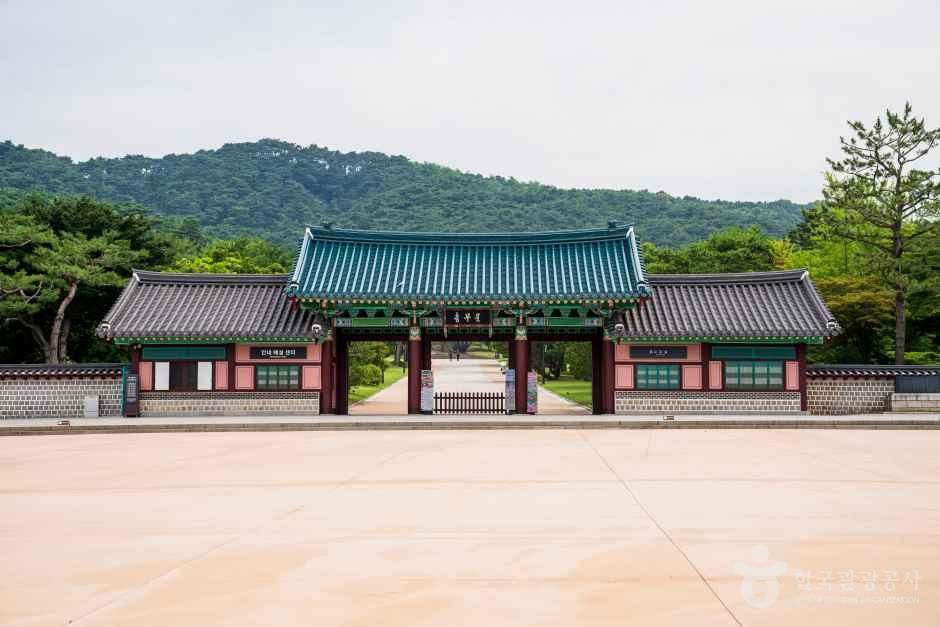 현충사 관광사진