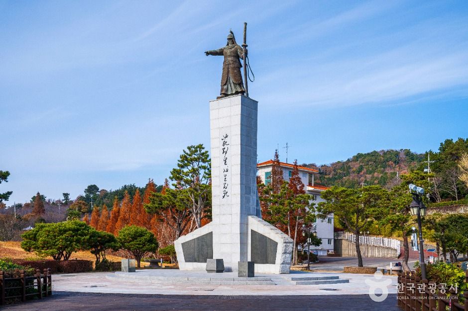 통영 이순신공원 - 경상남도 통영시 정량동 관광 명소