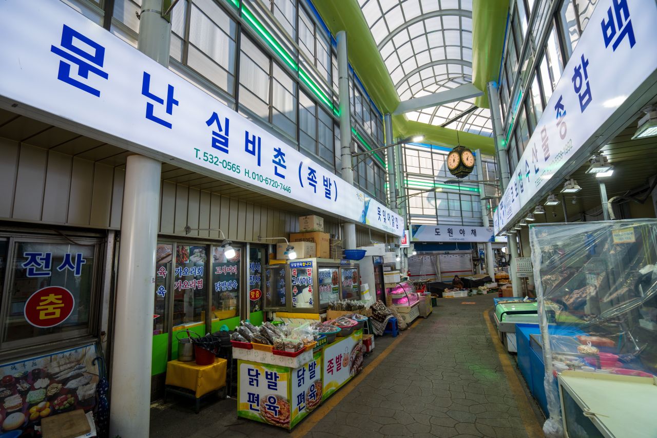 동해 동쪽바다중앙시장 상설시장 내부 이동 통로