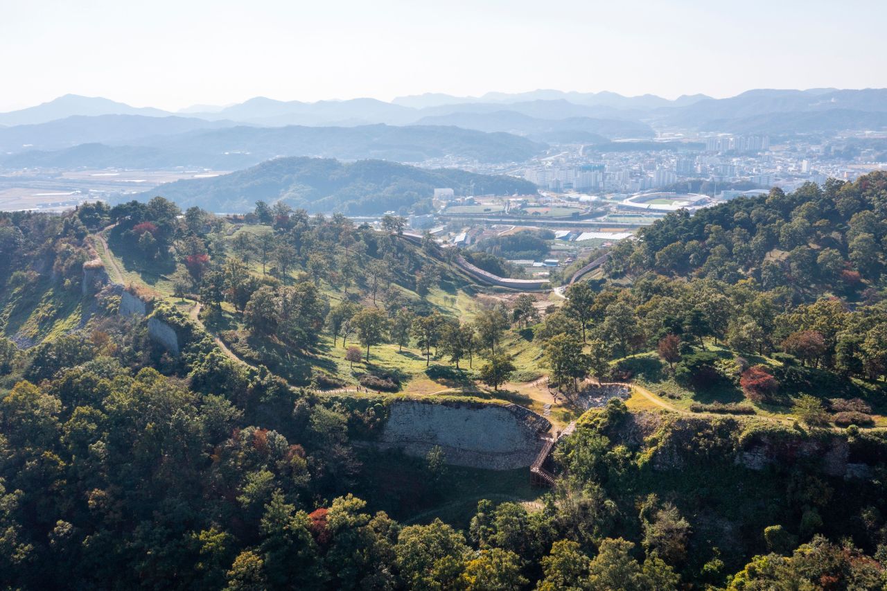 보은 삼년산성 관광사진