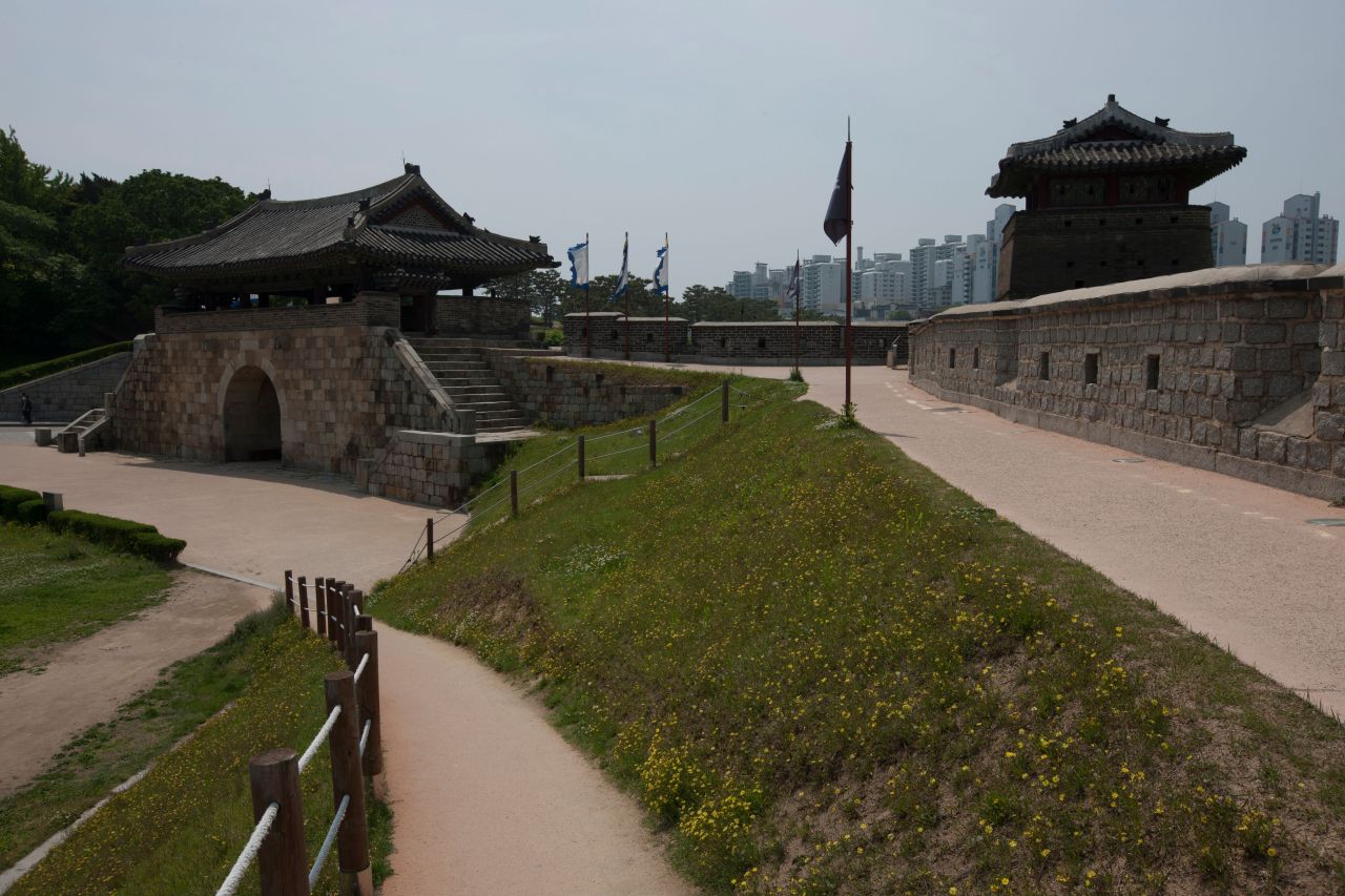 화서문(華西門)