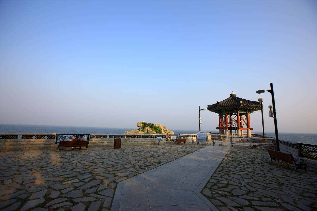 Harbor edge