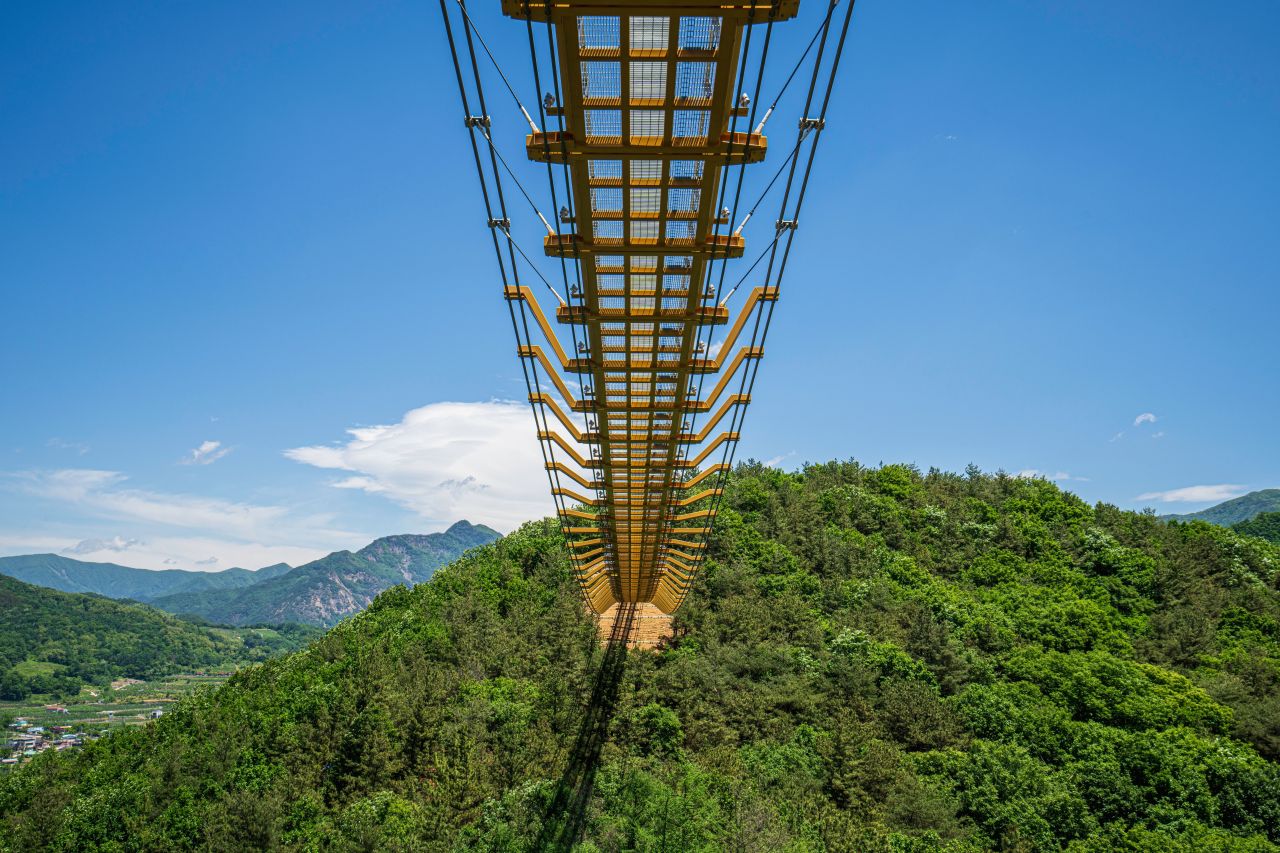 봉명산 출렁다리