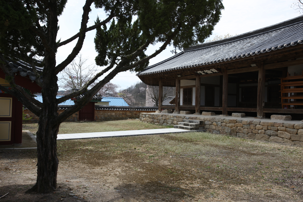 Goryeong Daegaya Tumuli Gaya Mounds (UNESCO) 고령향교