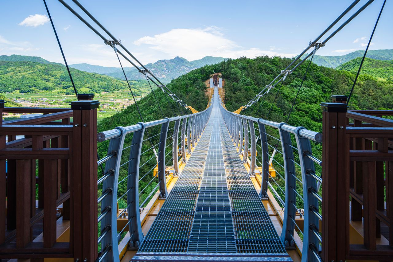 봉명산 출렁다리