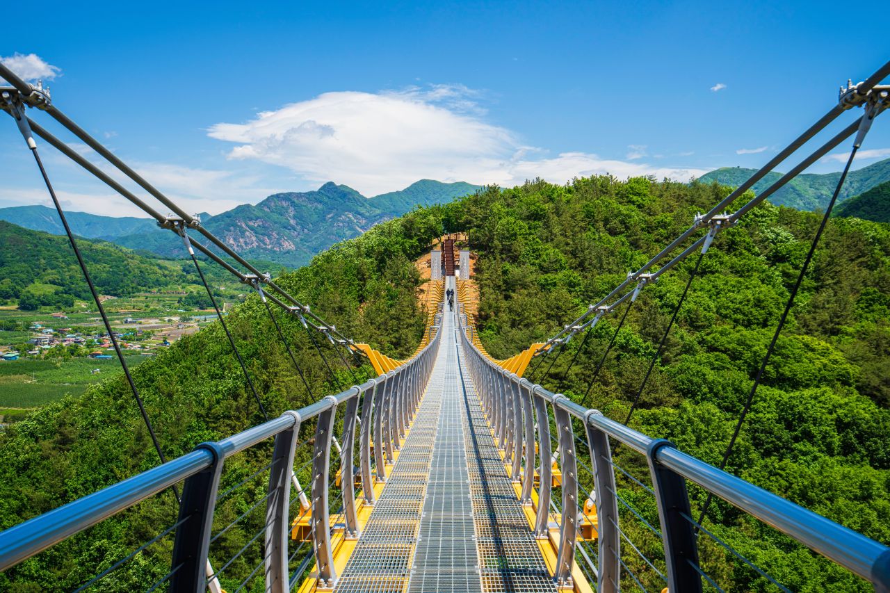 봉명산 출렁다리