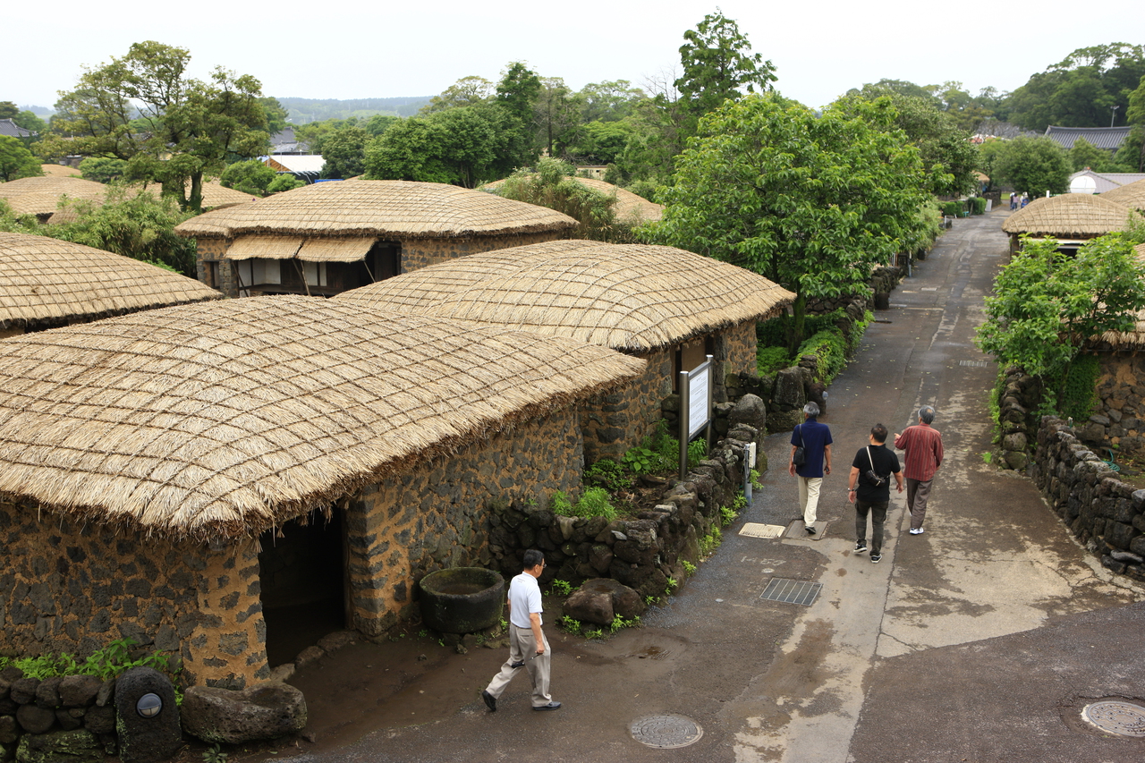 1317560