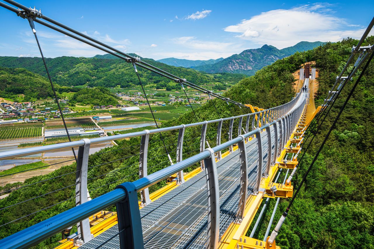 봉명산 출렁다리
