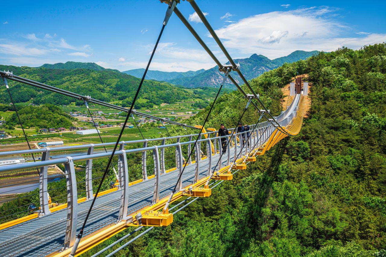 봉명산 출렁다리