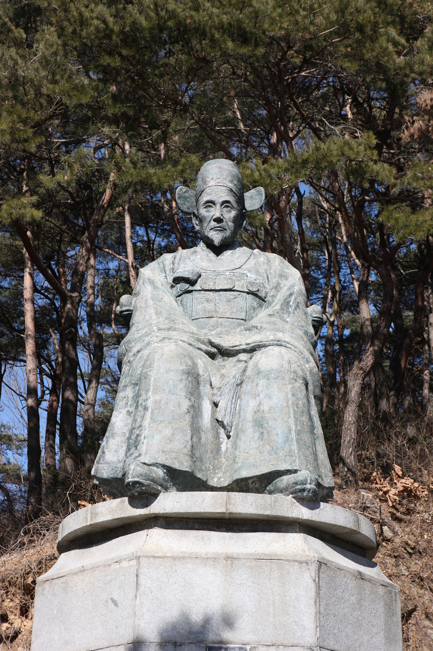 면암최익현선생동상