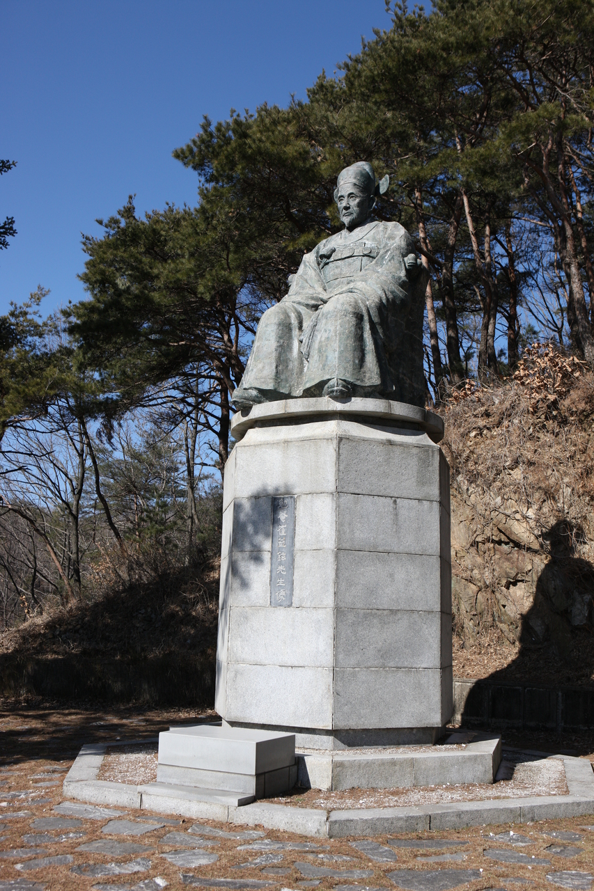 면암최익현선생동상