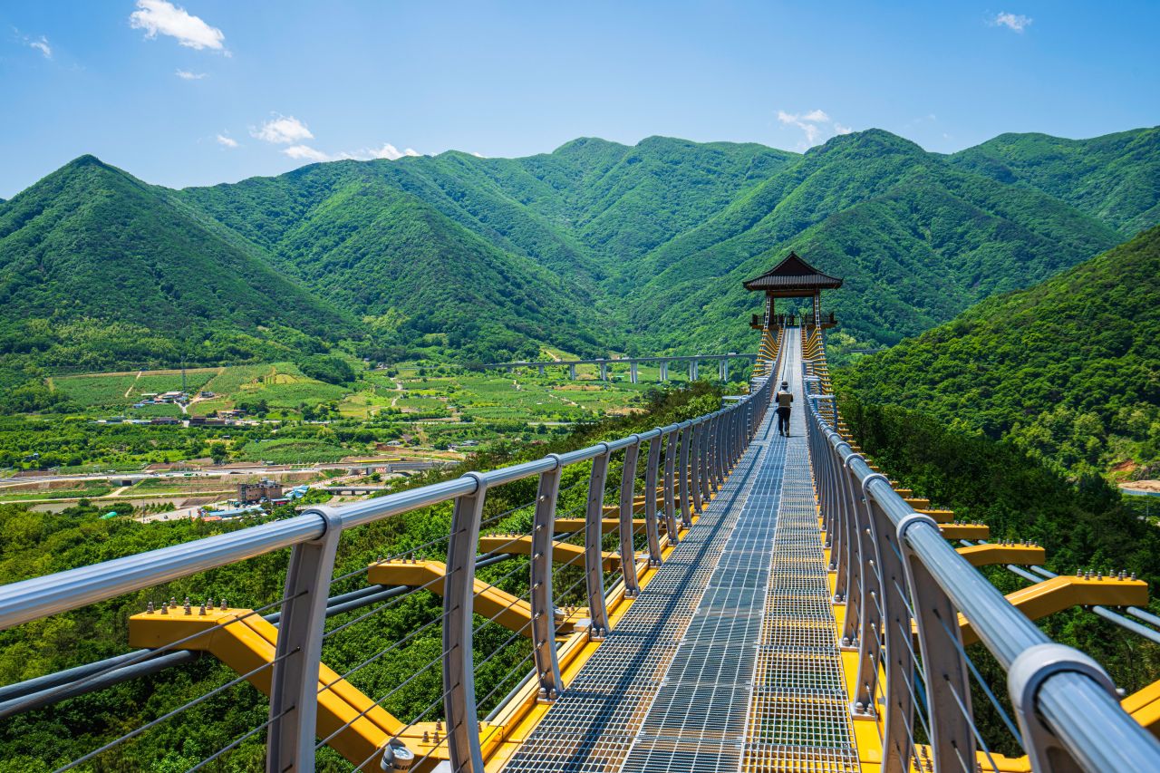 봉명산 출렁다리