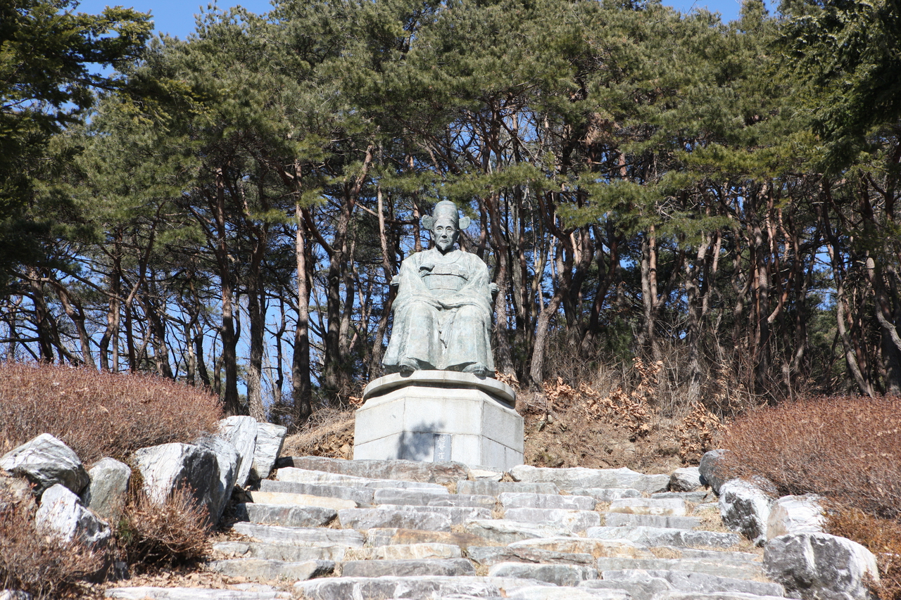 면암최익현선생동상