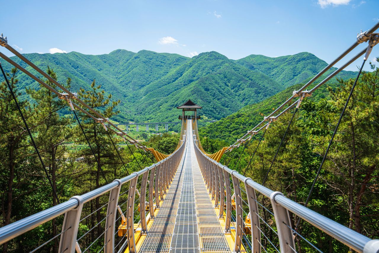 봉명산 출렁다리