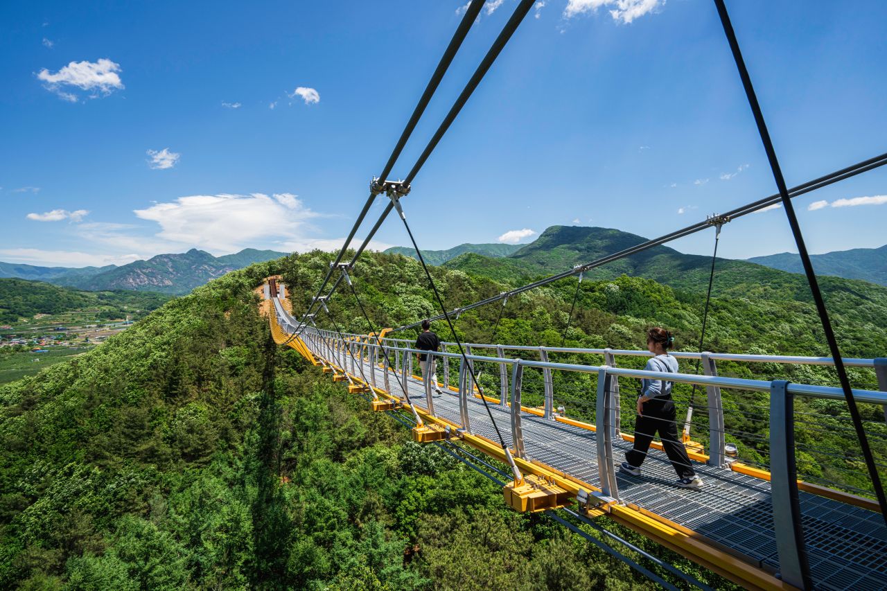 봉명산 출렁다리